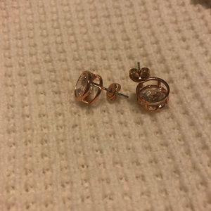 Stud earrings (costume jewelry)